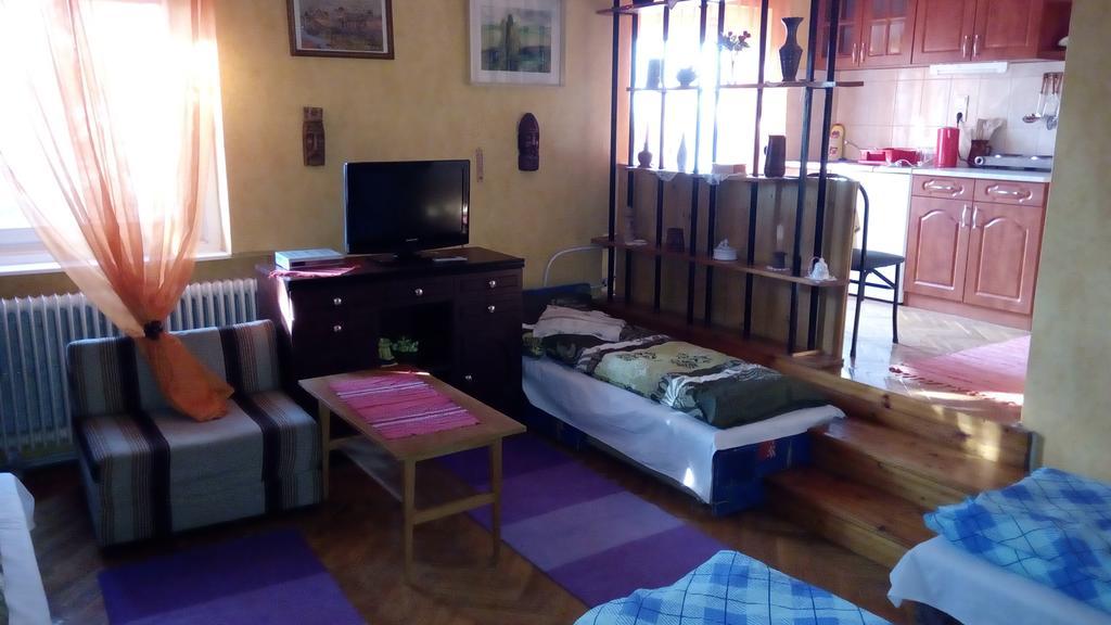 Alpesi Vendeghaz Hotel Oroshaza Room photo